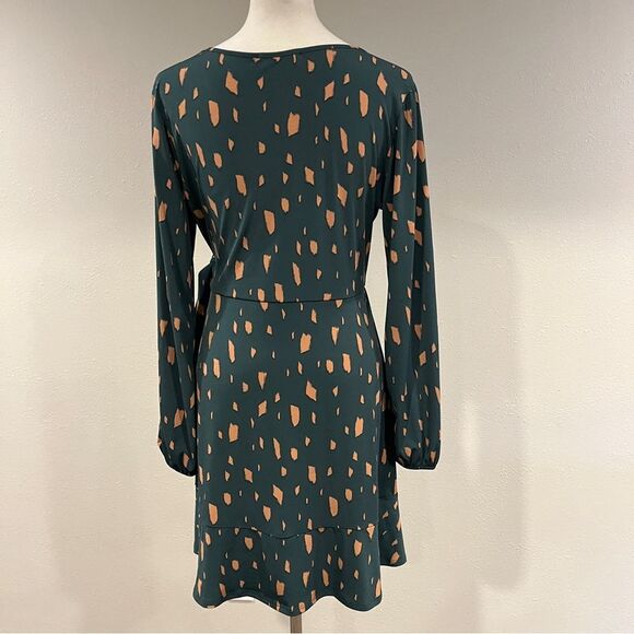 Kaileigh Green and Tan Long Sleeve fake wrap Dress size large - Picture 7 of 13